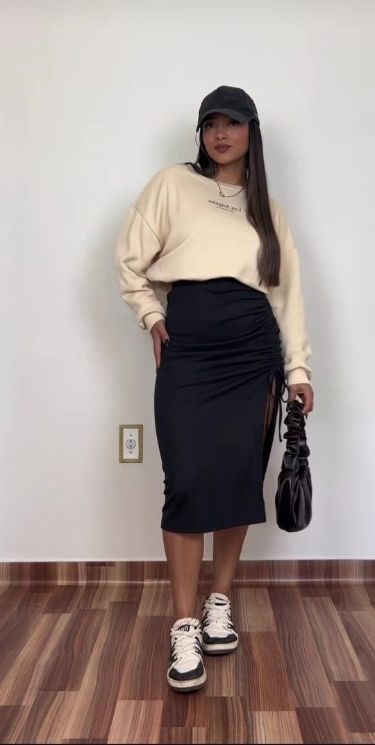 Black Pencil Skirt Outfit Casual Fall, Causal Friday Work Outfits Fall, Nuetral Pallete Outfits Casual, Pregnant Church Outfit, Cute Sunday Outfits Casual, Long Fitted Dress Outfit, Modest Midsize Fashion, Outfit For Church For Women, Sweat Skirt Outfits