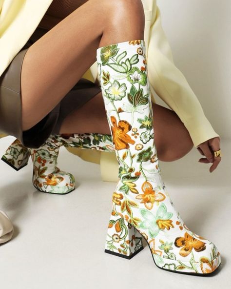 New Trend Shoes, Flower Boots, Chunky Heels Boots, Square Toe Boots, Floral Squares, Super High Heels, Platform Heels Chunky, Boots Women Fashion, Comfortable Boots