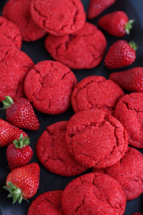 Strawberry Sugar Cookies are a simple and delicious sugar cookie, rolled in Sparkling Strawberry Sugar and simply bursting with fresh, sweet summery strawberry flavor and color! If you’re looking for an easy recipe for scrumptious, buttery cookies with c Strawberry Sugar Cookies, Strawberry Sugar, Yummy Sugar Cookies, Chewy Sugar Cookies, Cookies Easy, Berry Color, Cheesecake Cookies, Buttery Cookies, Fresh Strawberries