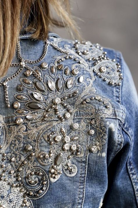 Latest Tweets / Twitter Jean Jacket Diy, Diy Denim Jacket, Embellished Denim Jacket, Embellished Clothing, Denim And Diamonds, Denim Art, Diy Jacket, Denim Ideas, Embellished Jacket