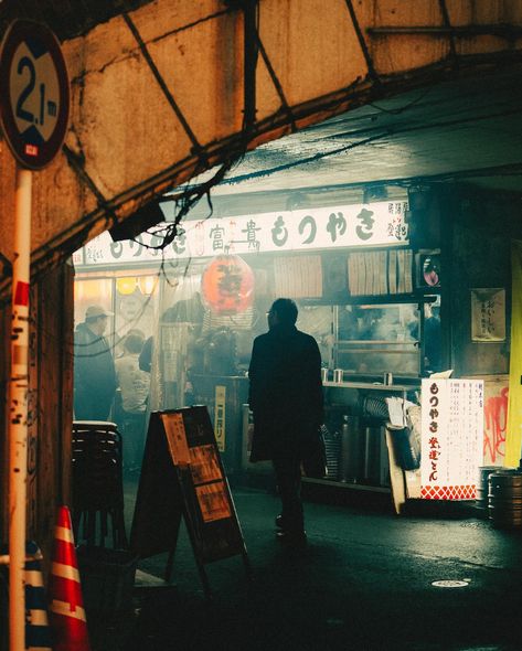 Yurakucho. 📸 Comment ‘ PRESET ‘ and I’ll help you achieve this look in your photos with my Lightroom presets pack 📸 Tokyo Cinematic night street photography Cinematic Night Photography, Cinematic Street Photography, City Night Photography, Night Street Photo, Street Film Photography, Film Street Photography, Tokyo Street Photography, Film Cinematic Photography, Night Life Photography