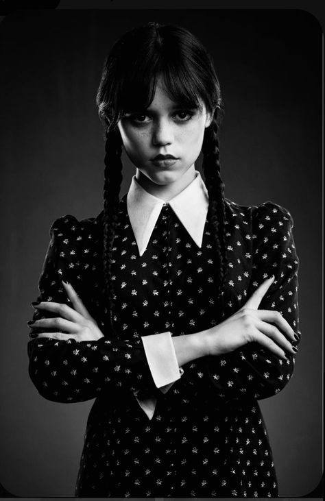 Wednesday Icon, Chiaroscuro Photography, Wednesday Addams Cosplay, Wednesday Costume, Sabrina Witch, Adam Black, Tim Burton Films, Really Cool Drawings, The Addams Family