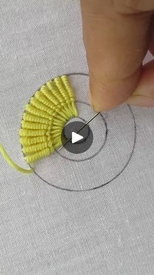 Bullion Knot Embroidery, Motif Sulam, Bullion Knot Stitch, Bullion Knot, Bullion Stitch, Knot Stitch, Bullion Embroidery, Embroidery Lessons, Stitch Tutorial