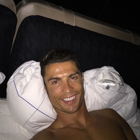 Good night❤️ Ronaldo Random Pics, Ronaldo Selfie Funny, Cr7 Cute Smile, Cristiano Ronaldo Cute Pics, Goofy Ronaldo Pics, Ronaldo Goofy, Zesty Ronaldo, Cristiano Ronaldo Funny Pictures, Ronaldo Zesty