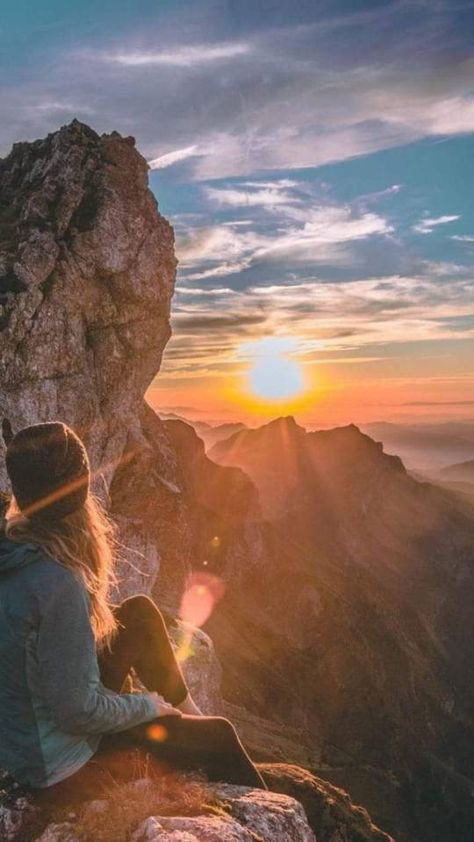 Mountain Hiking Aesthetic, Mountain Portraits, Mountain Photo Ideas, Emily Thomas, Mountain Photoshoot, On Top Of A Mountain, Top Of A Mountain, Sunrise Pictures, Best Trip