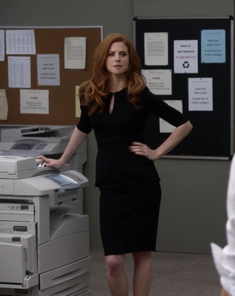 Dana Scott Suits Work Outfits, Suits Tv Show Outfits, Suits Donna Outfits, Donna Paulsen Aesthetic, Suits Tv Show Fashion, Donna Suits Outfits, Donna From Suits, Dana Scott Suits, Donna Suits Quotes