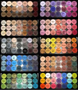 Mac eyeshadow organized. Maybe someday I will have them all. Love Mac Eyeshadow and would go bananas if I had these colors to doll up with. Mac Eyeshadow Swatches, Mac Single Eyeshadow, Mac Shadows, Eyeshadow Ideas, Mac Lipsticks, Bronze Eyeshadow, Alat Makeup, Knit Purl, Mac Eyeshadow