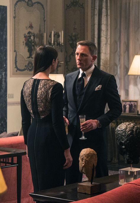 johnnybravo20: “Monica Bellucci & Daniel Craig - Spectre (2015)” Daniel Craig Spectre, Bond Suits, Daniel Craig 007, Casino Royale Dress, James Bond Style, Daniel Craig James Bond, A Man In A Suit, Man In A Suit, Best Bond