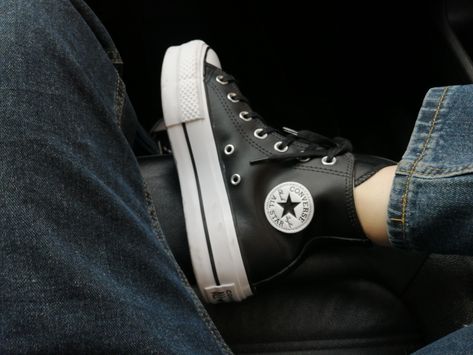 converse
platform
black
jeans
outfit
style Converse Chuck Taylor Platform Black, Converse Leather Black, Leather Platform Converse Outfit, Platform Converse Aesthetic, Platform Leather Converse, Black Converse Platform, Leather Platform Converse, High Top Platform Converse, Platform Converse Outfit