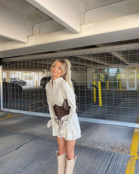 MASON ♡ fashion + lifestyle on Instagram: “fall is that you?! 🤍🛵🍂🧥” Bending Over Pose, Parking Garage Photoshoot, Garage Photoshoot, Parking Garage, Dressy Outfits, Bending, Matching Sets, Fashion Lifestyle, Spring Fashion