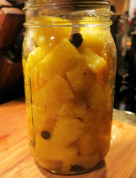 Pickled Pineapple, Canning Pineapple, Pickled Fruit, Pickle Recipes Homemade, Pineapple Recipes, Pickled Ginger, Pickled Veggies, Pickling Recipes, Fermented Foods