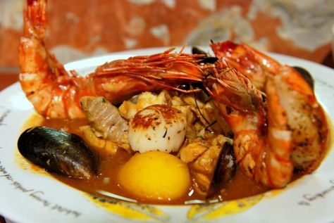 Seafood Bouillabaisse, French Cassoulet, French Seafood, French Meals, Bouillabaisse Recipe, Seafood Soups, Fish Stew Recipes, Dessert Restaurant, Seafood Stew