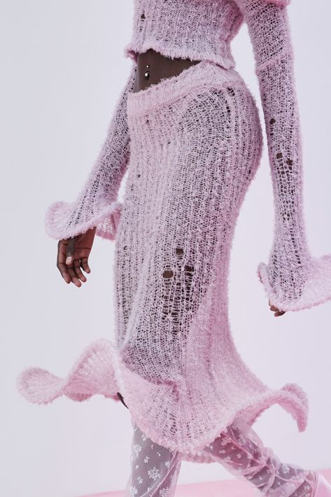 Knit Fashion Runway, Fashion Collection Inspiration, Knitwear Fashion, Spring Fashion Trends, 2023 Collection, Knitted Dress, Spring 2023, Fashion Design Clothes, Knitwear Design