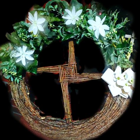 Imbolc Wreath, Sabbat Decorations, Imbolc Decor, Imbolc Decorations, Imbolc Crafts, Celtic Pantheon, Witches Crafts, Witchy Wreaths, Crow Goddess