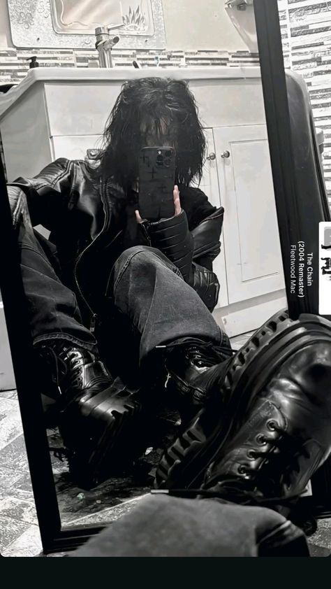 Mens Alt Outfits, Goth Style Outfits Men, Alt Goth Fashion, Goth Man Aesthetic, Dark Outfits Aesthetic Men, Hot Goth Men, Goth Men Outfits, Dark Outfit Ideas, Goth Boy Outfits