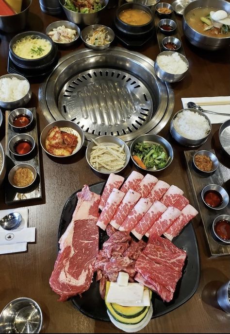 Korean Food Bbq, Korean Bbq Restaurant Aesthetic, K Bbq Aesthetic, Korean Bbq Seoul, Korean Barbecue Aesthetic, Korean Bbq Grill Table, Bbq Aesthetic Night, Kbbq Korean Aesthetic, Korean Bbq At Home Set Up