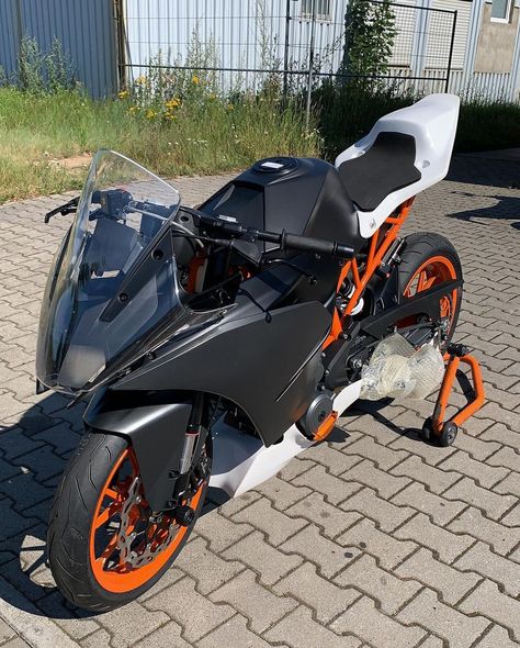 Dennis on Instagram: “Ktm Rc Racebike 👌🏼😎 #ktm #ktmrccup #ktmfamily” Ktm Rc 200 Modified, Ktm Rc 200, Beer Bike, Ktm Rc, Rooftop Design, Bike Pic, Motorcycle Clubs, Cool Motorcycles, Motorcycle Design