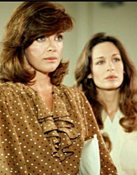 Linda Gray as Sue Ellen Ewing | Dallas (1978 - 1991) Barbara Bel Geddes, Dallas Tv Show, Victoria Principal, Linda Gray, Betty Ford, Fashion 1970s, Women Writers, Cute Hamsters, Old Tv Shows