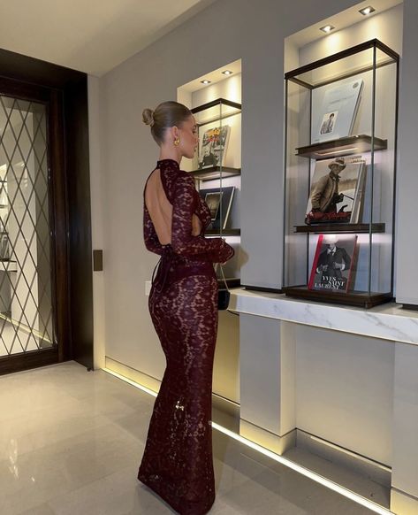 Luxury Dress Aesthetic, Dior Dress Elegant, Red Dark Aesthetic, Elegant Outfit Dress, Red Lipstick Outfit, Gossip Girl Party, Rich Wealthy, Dark Red Dresses, Old Mansion