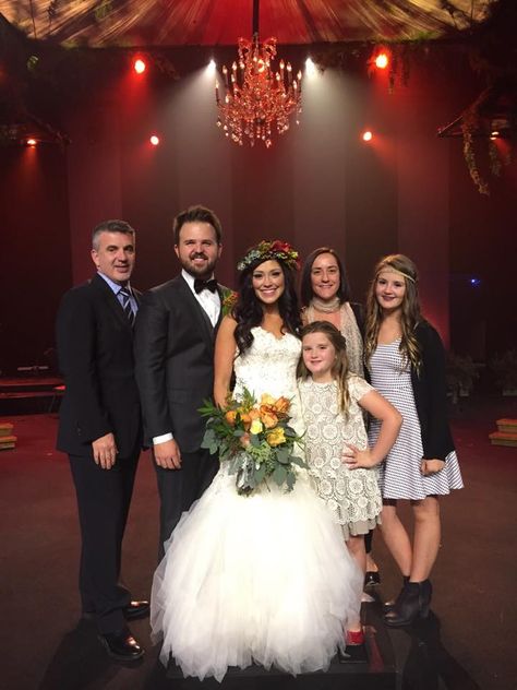 flower crown || Kari Jobe #Carnes2014 Kari Jobe Wedding, Kari Jobe, Style Star, Role Model, Yes To The Dress, Kinds Of Clothes, Inspirational People, Flower Crown, Role Models