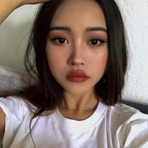 Ulzzang girl Korean Makeup Tan Skin, Korean Makeup Black Skin, Tan Skin Makeup Asian, Filipino Makeup, Tan Skin Makeup, Maroon Makeup, No Make Up Make Up Look, Korean Makeup Look, Tanned Makeup