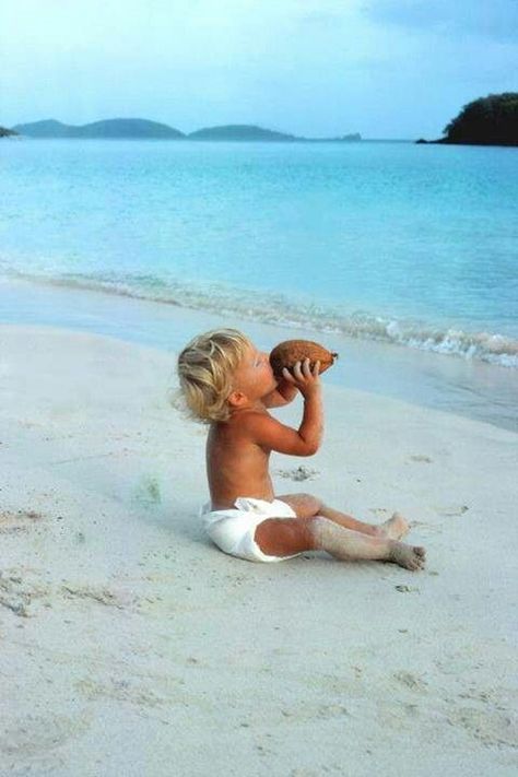 Kid on a beach #coconut #GoodNutritionFood Inspiration Photoshoot, Baby Drinks, Foto Baby, Babymoon, Beach Kids, Beach Baby, Family Goals, Beach Babe, Island Life