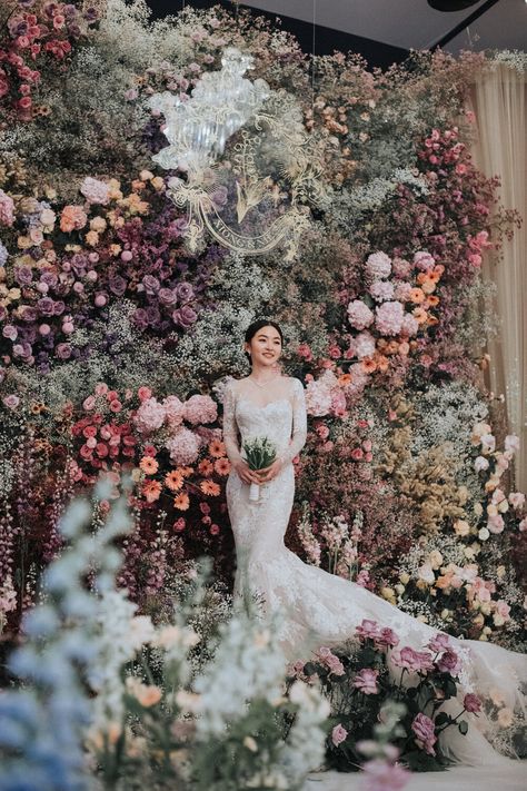 Flower Backdrop Wedding, Wedding Background Decoration, Wedding Stage Design, Dream Wedding Decorations, Wedding Backdrop Design, Wedding Backdrop Decorations, Wedding Design Decoration, Wedding Decor Style, Wedding Stage Decorations