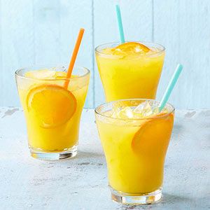 Orange-Mango Agua Fresca From Better Homes and Gardens, ideas and improvement projects for your home and garden plus recipes and entertaining ideas. Healthy Potluck Recipes, Healthy Potluck, Orange Juice Recipes, Agua Fresca Recipe, Mango Pineapple Smoothie, Mango Lemonade, Mango Recipes, Agua Fresca, Mango Juice