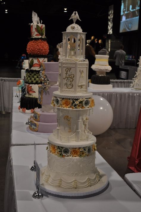 This cake won the wedding cake competition at Canada's Baking and Sweets Show in Toronto. Part of it was inspired by Queen Elizabeth II's 1947 wedding cake. Royal Icing Piping, Royal Icing Cakes, Cake Competition, Huge Cake, Vintage Wedding Cake, Royal Icing Flowers, Beauty Cakes, Traditional Wedding Cakes, Icing Piping