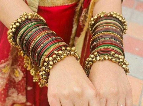 Bangles Ceremony, Bride Bangles, Engagement Looks, Bangle Ceremony, Desi Aesthetics, Bridal Chura, Colorful Bangles, Bride Jewelry Set, Bridal Gift Wrapping Ideas