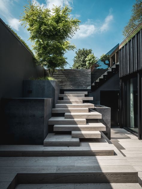 Outside Stairs Design, Luxury Stairs, Outside Stairs, Landscape Stairs, Staircase Outdoor, Staircase Design Modern, Modern Backyard Landscaping, Exterior Stairs, Stairs Architecture