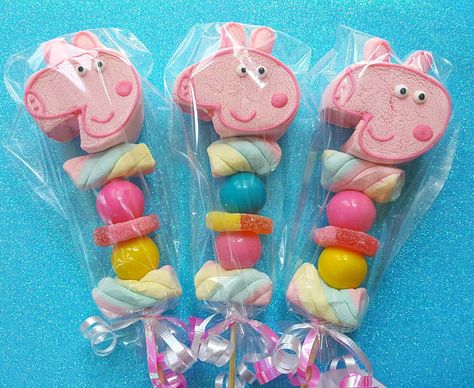 10 Peppa Pig Marshmallow Kabob Pops Peppa Pig Birthday Party, Peppa Pig Party, Pig Party, Peppa Pig Birthday, Pig Birthday, Cakepops, Living Food, Peppa Pig, Sugar Cookie