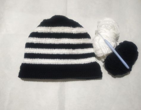 Crochet Black, Crocheting Ideas, White Beanies, Crochet Inspo, White Hat, Crochet Beanie, White Crochet, Winter Wear, Knit Beanie