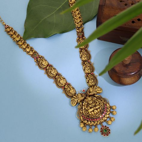 Truly exceptional Antique Collections. Shop the elegant statement pieces from Pothys Swarna Mahal, Chennai, Nellai and Thiruvananthapuram. #PothysSwarnaMahal #antiquecollection #designerjewellery #bridaljewellery #bridesofindia #antiquejewellery #weddingjewellery #goldjewellery #antiquesets #jewelrytrends #goldweddingjewellery #goldjewelry #bridalset #uniquejewelrydesign #antique #antiquemela Latest Haram Gold Designs 2024, Short Haram Designs Gold Latest, Gold Long Haram Designs In 40 Grams, 40 Grams Gold Haram Designs, Jwellary Design, Haaram Designs, Lakshmi Haram, Nakshi Jewellery, 2024 Gold