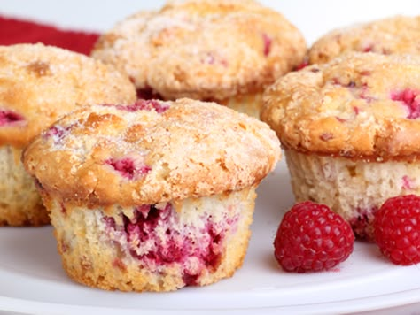 Healthy Raspberry Muffins, Raspberry Muffin Recipes, Strawberry Banana Muffins, Sour Cream Muffins, Lemon Raspberry Muffins, Sweet Muffins, Rhubarb Muffins, Raspberry Rhubarb, Raspberry Muffins