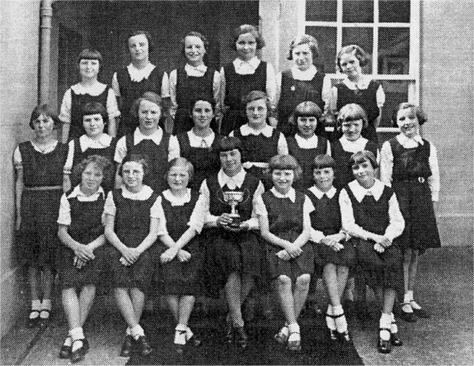 1920s boarding school Old Boarding School, English School Uniform, 1920s Aesthetic, Boarding School Aesthetic, Girls Boarding Schools, St Helens, Vintage School, School Dresses, Girls Uniforms