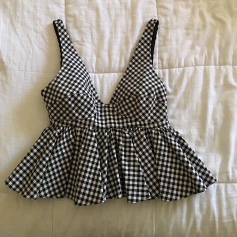 Cropped Peplum Top Outfits, Peplum Top Outfits, Peplum Crop Top, Gingham Fashion, Sweaters Women, Casual Summer Outfits, White Fashion, Corsets, Corset Dress