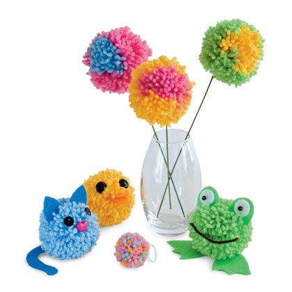 Pom-pom Party ~    Pompom Flowers and Roly-poly Critters are perfect kids party decor and/or favors.    How To's @:  http://spoonful.com/crafts/pom-pom-party Yarn Diy Projects, Pompon Diy, Pom Pom Animals, Yarn Crafts For Kids, Diy Pom Poms, Diy Pom Pom, Pom Pom Crafts, Kids Party Decorations, Themed Crafts