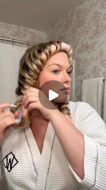 Curling Medium Layered Hair, Overnight Curls Headband, Hairstyles To Frame Your Face, Long Hair With Curls Hairstyles, How To Style Heatless Curls, Heatless Curl Techniques, Wavy Hairstyles How To Do, Big Heatless Curls Overnight, Big Wavy Curls Medium Lengths