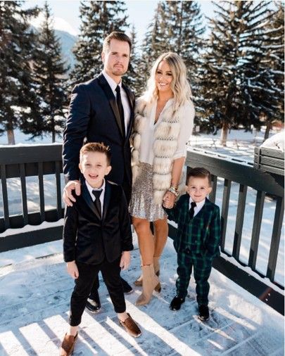 Women Christmas Outfits, Holiday Family Outfits, Christmas Outfits Dressy, Family Holiday Pictures, Christmas Family Photoshoot, Family Christmas Outfits, Winter Family Photos, Perfect Pictures, Christmas Outfit Ideas