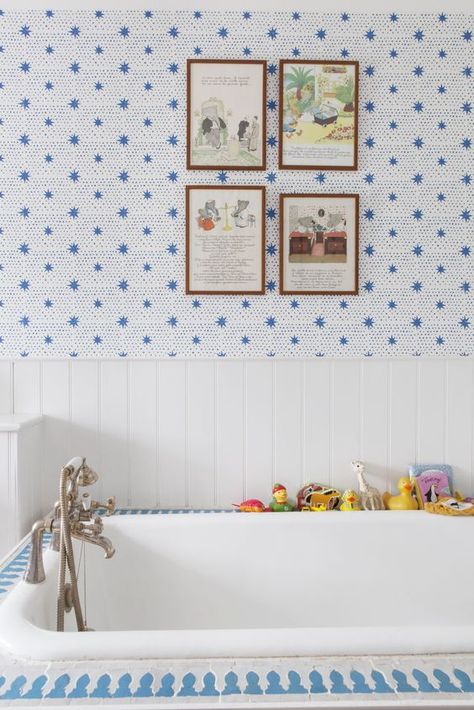 Country Style Bathrooms, Buy Wallpaper, Childrens Bathroom, Block Printed Textiles, Shabby Chic Bathroom, Downstairs Bathroom, Chic Bathrooms, Star Wallpaper, Family Bathroom