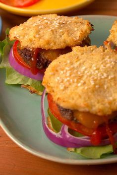 You won't miss the bread, we swear. Cauliflower Burger, Low Carb Ideas, Resep Diet, Lean And Green Meals, Lean And Green, India Food, Low Carbs, Low Carb Meals, Keto Bread