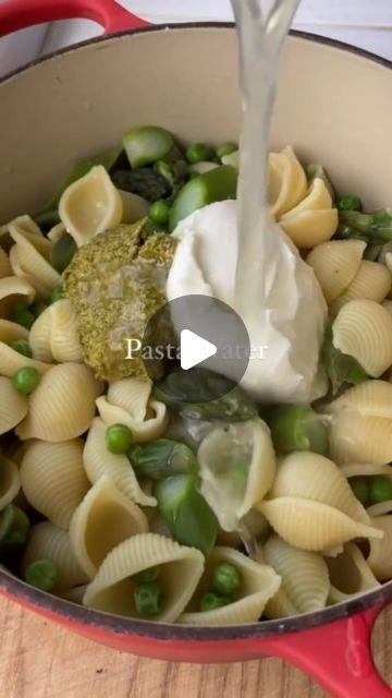 Cream Cheese Pesto Pasta, Pasta Asparagus, Asparagus And Peas, Cream Cheese Pasta, Spring Pasta, Pasta Water, Summer Eating, Chilli Flakes, Mediterranean Diet Recipes