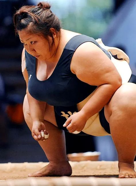 Women Sumo, Spencer Tunick, Sumo Wrestler, Action Pose Reference, Action Pose, Female Reference, Anatomy Poses, Female Pose Reference, Japan Woman