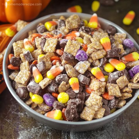 Spooky Snack Mix For Halloween, Fall Cereal Treats, Muddy Buddy Mix Halloween, Autumn Trail Mix Ideas, Chex Mix Halloween Recipes, Fall Muddy Buddies Recipe, Halloween Chex Mix Recipes Fall Snacks, Fall Party Ideas Food, Fall Trail Mix Ideas