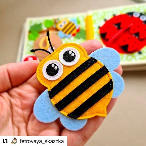 Instagram Bee Hives Diy, Felt Puppets, Felt Keychain, Felt Board Stories, 40k Followers, Paper Craft Videos, Handmade Soft Toys, Felt Crafts Diy, Kids Fabric