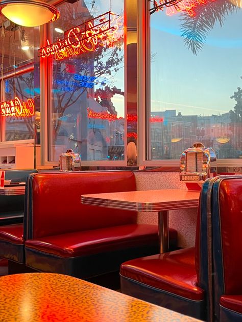 mel’s drive in! 80s Neighborhood Aesthetic, Drive In Aesthetic Vintage, 80s Drive In Movie Aesthetic, Mel’s Drive In, Mels Drive In, Vintage Drive In, 90s Town Aesthetic, 80s Restaurant Aesthetic, Old Diner Aesthetic