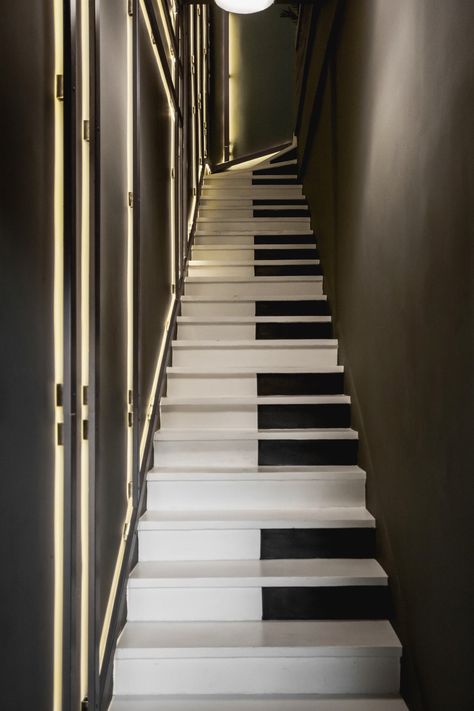 Piano Staircase, Piano Stairs, Stairs Tiles Design, Simple Wall Paintings, Piano Decor, Stairs Design Interior, Staircase Storage, House Interior Design Styles, Stairs Design Modern