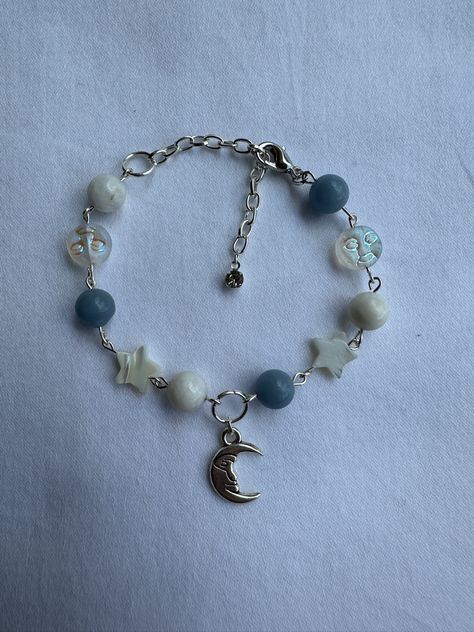 Moon Bracelet Aesthetic, Beaded Moon Necklace, Moon Charm Bracelet, Moon Beaded Necklace, Blue Charm Bracelet, Star Beads Bracelet, Blue Bead Bracelet Ideas, Hippie Bracelets Diy, Moon Jewelry Aesthetic