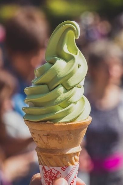 Soft Serve Cone, Green Ice Cream, Desserts Around The World, Ice Cream Photography, Vegan Ice Cream Recipe, Ice Cream Poster, Matcha Ice Cream, American Lifestyle, Cream Aesthetic